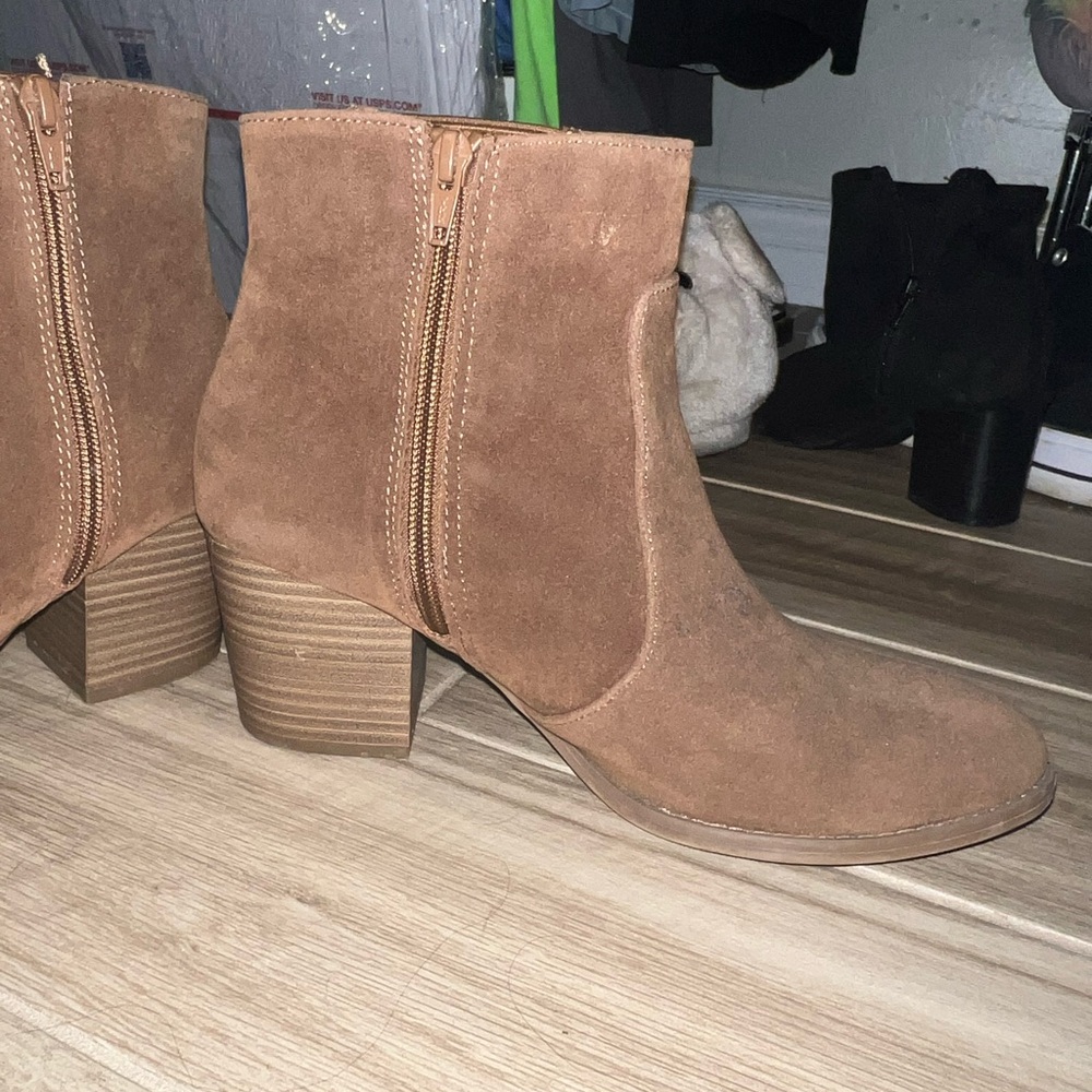 Universal Threads brown boot heals - Picture 7 of 10